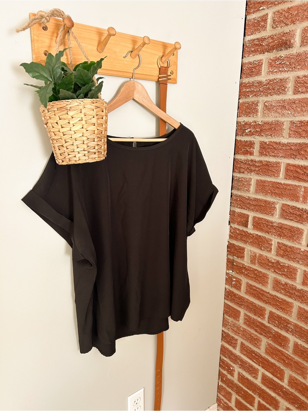 SHEIN Oversized Black Short-Sleeve Blouse